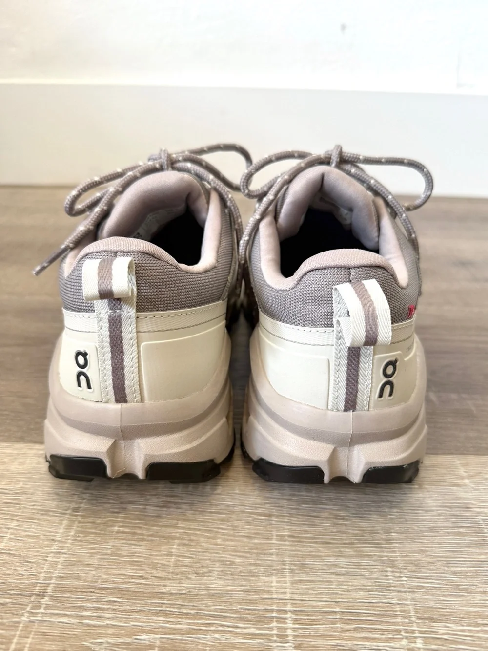 On Cloudrock Low WP Waterproof  Mauve / Taupe Size 8 Men's Hiking Shoes